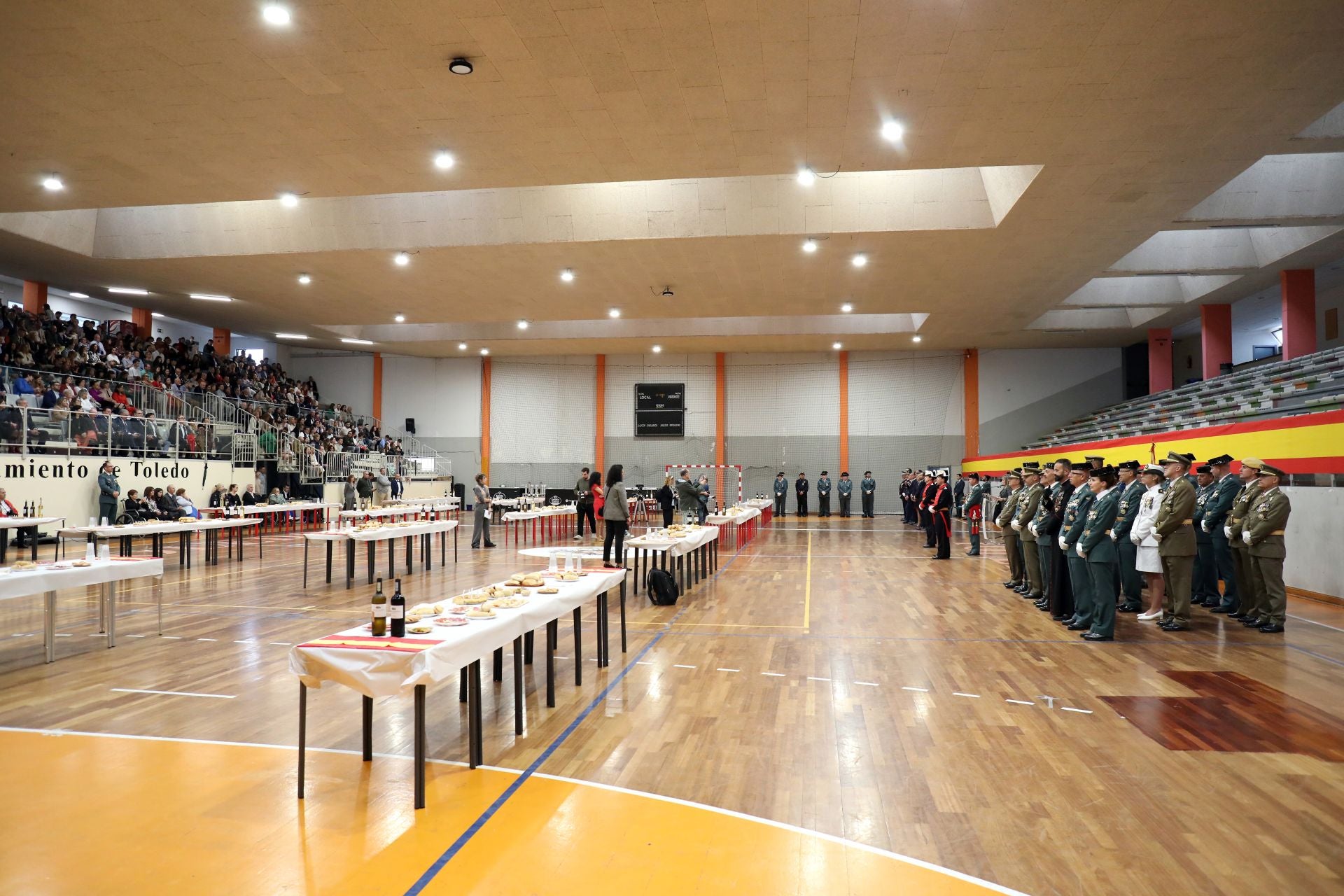 Las imágenes de la fiesta de la Guardia Civil, a cubierto