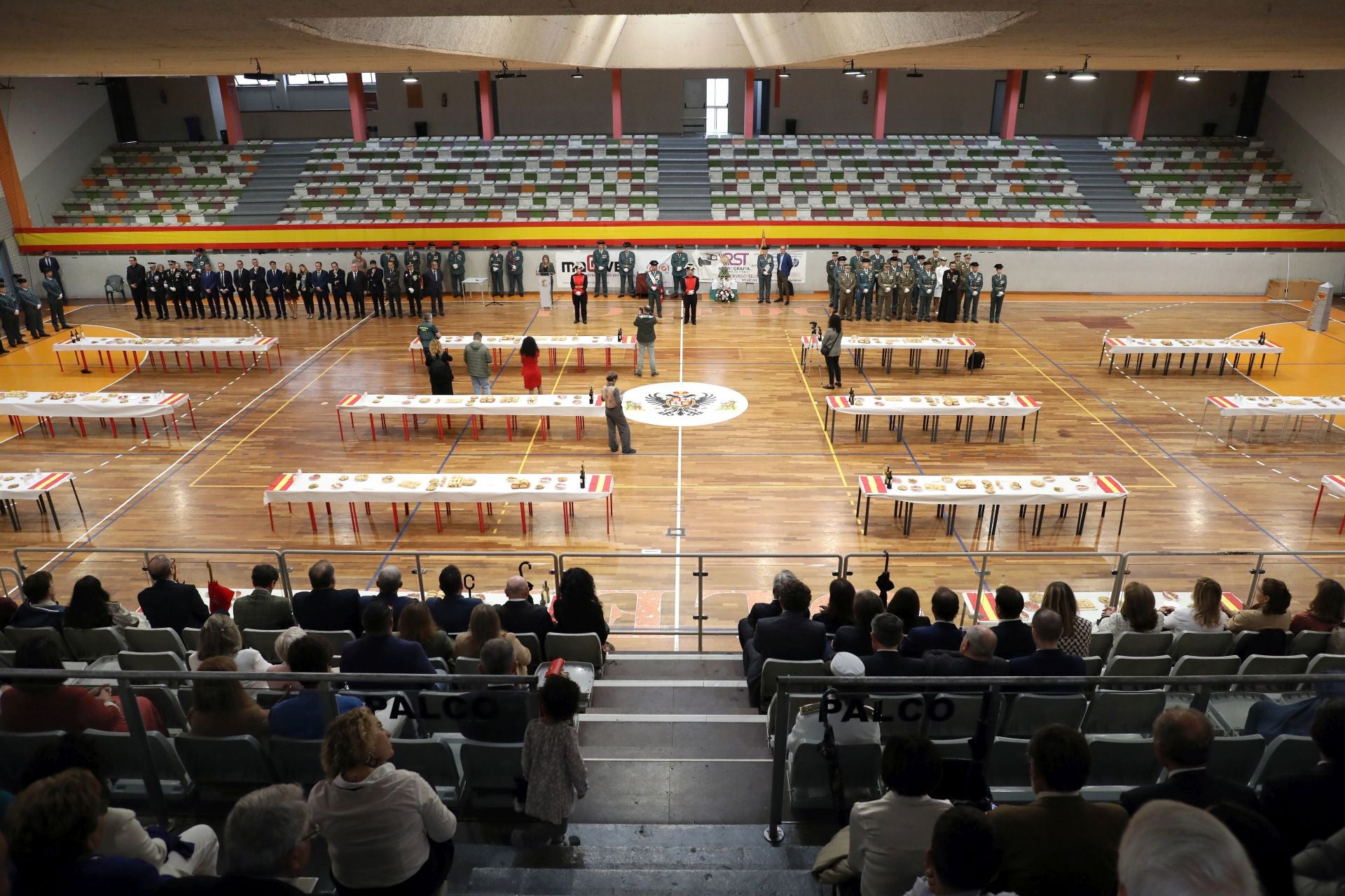 Las imágenes de la fiesta de la Guardia Civil, a cubierto