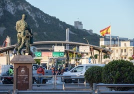 Gibraltar provoca el colapso en la Verja para medir fuerzas con España y perjudica a sus propios trabajadores