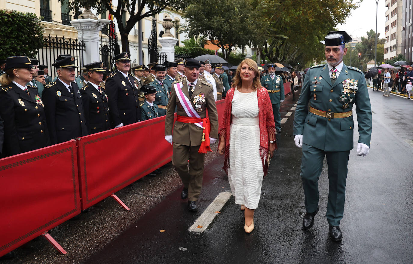 Fotos: el desfile y las condecoraciones de la Guardia Civil de Córdoba por el día de su patrona