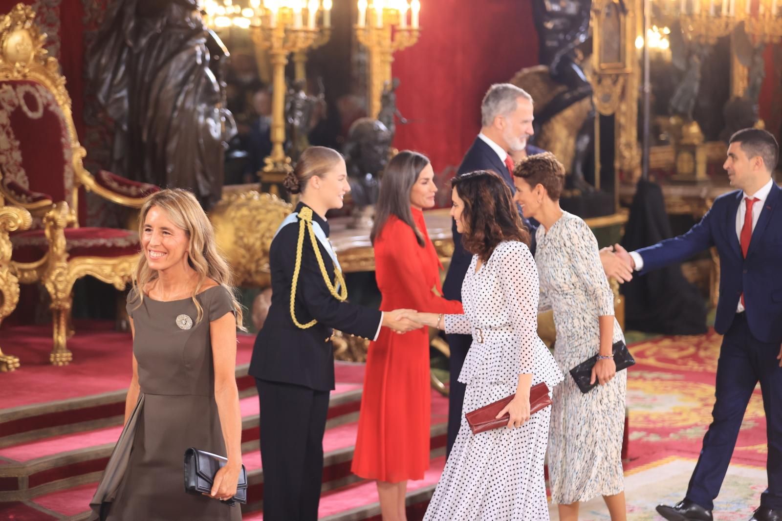 La presidenta de la Comunidad de Madrid, Isabel Díaz Azuso, junto con  su homónima en Navarra, María Chivite, también han pasado por el besamanos