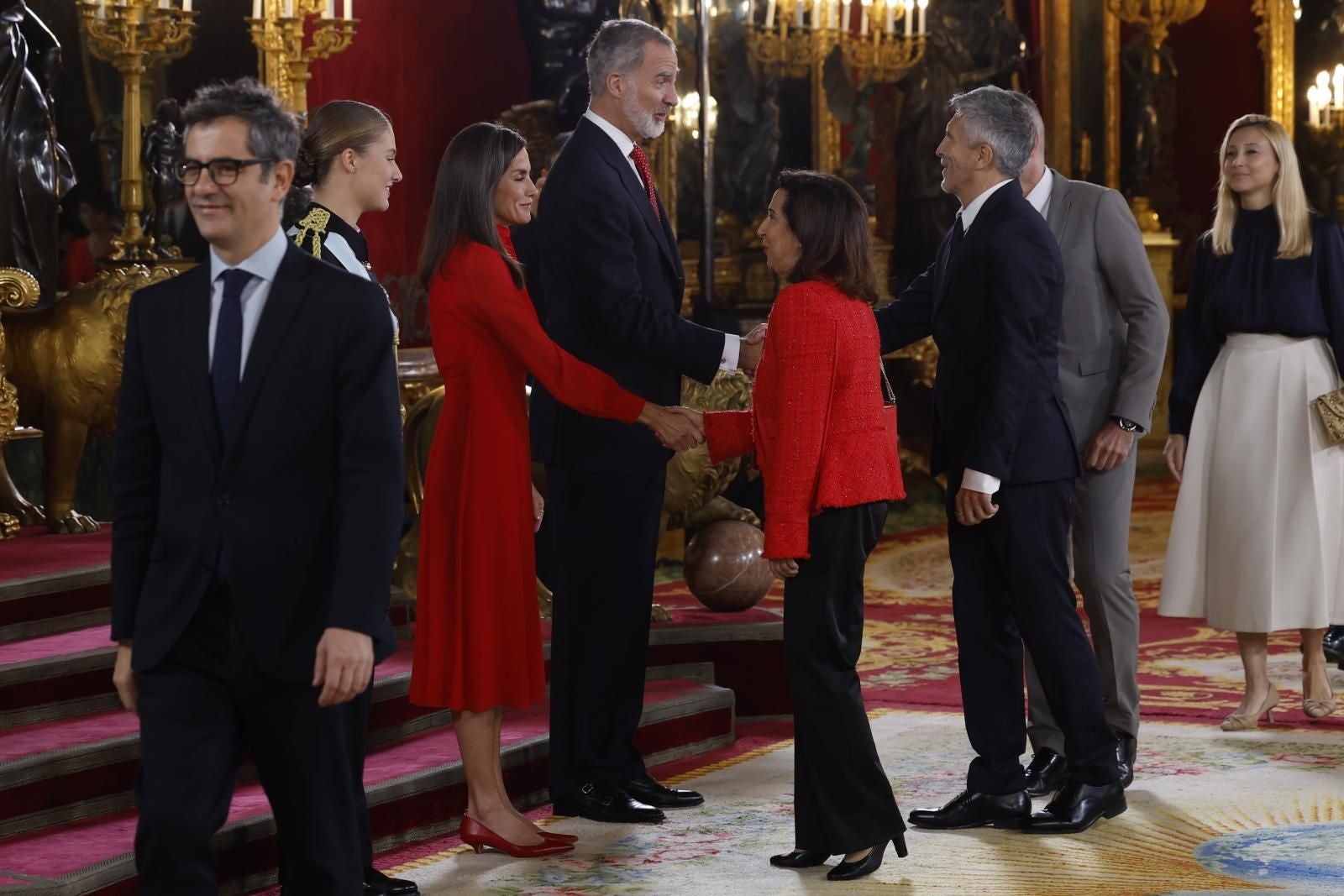 Los miembros del Ejecutivo de Sánchez, como Félix Bolaños, Margarita Robles y Fernando Grande-Marlaska, durante su saludo a los Reyes