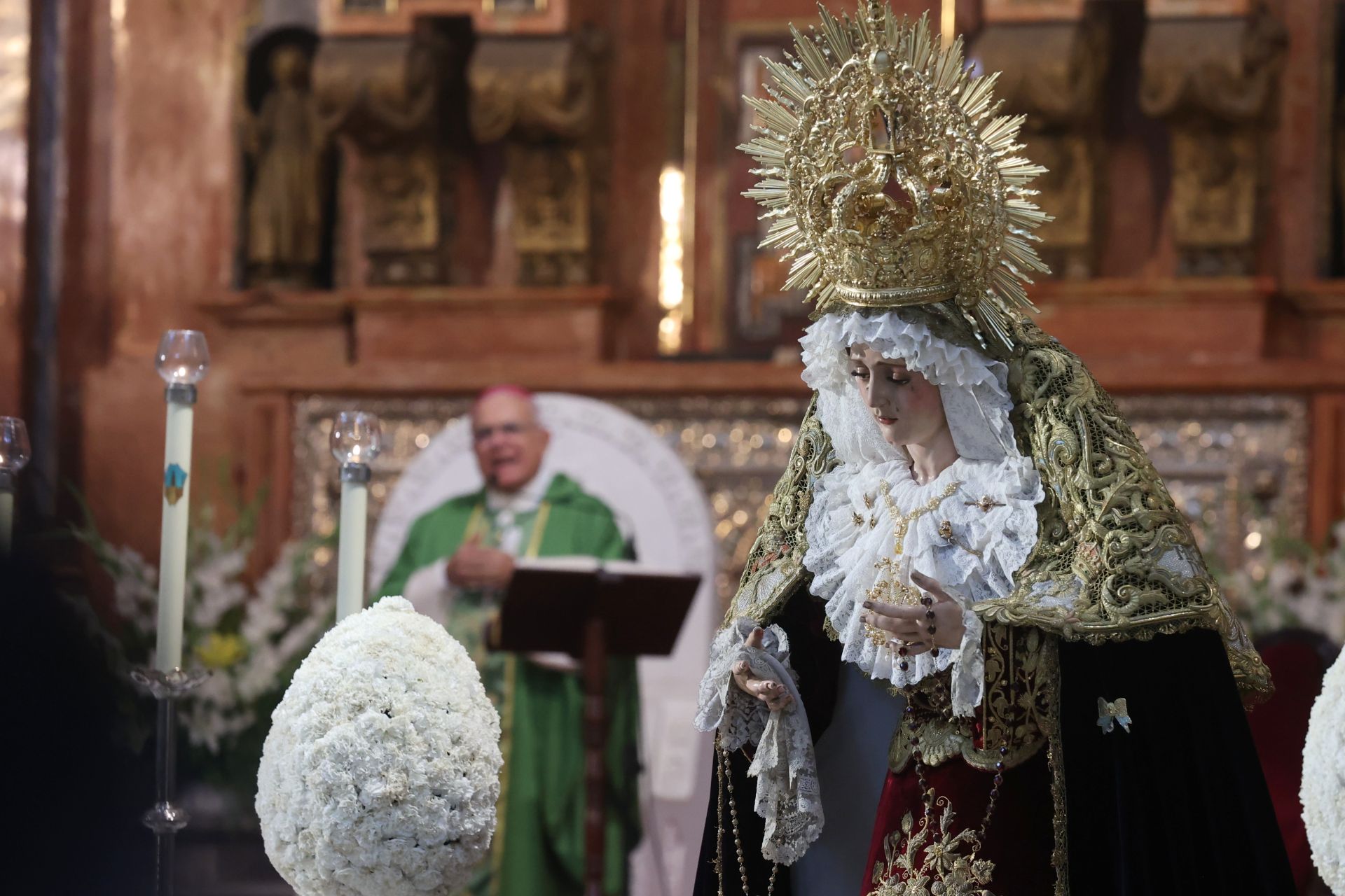 La solemne misa de acción de gracias del Dulce Nombre en la Catedral de Córdoba, en imágenes
