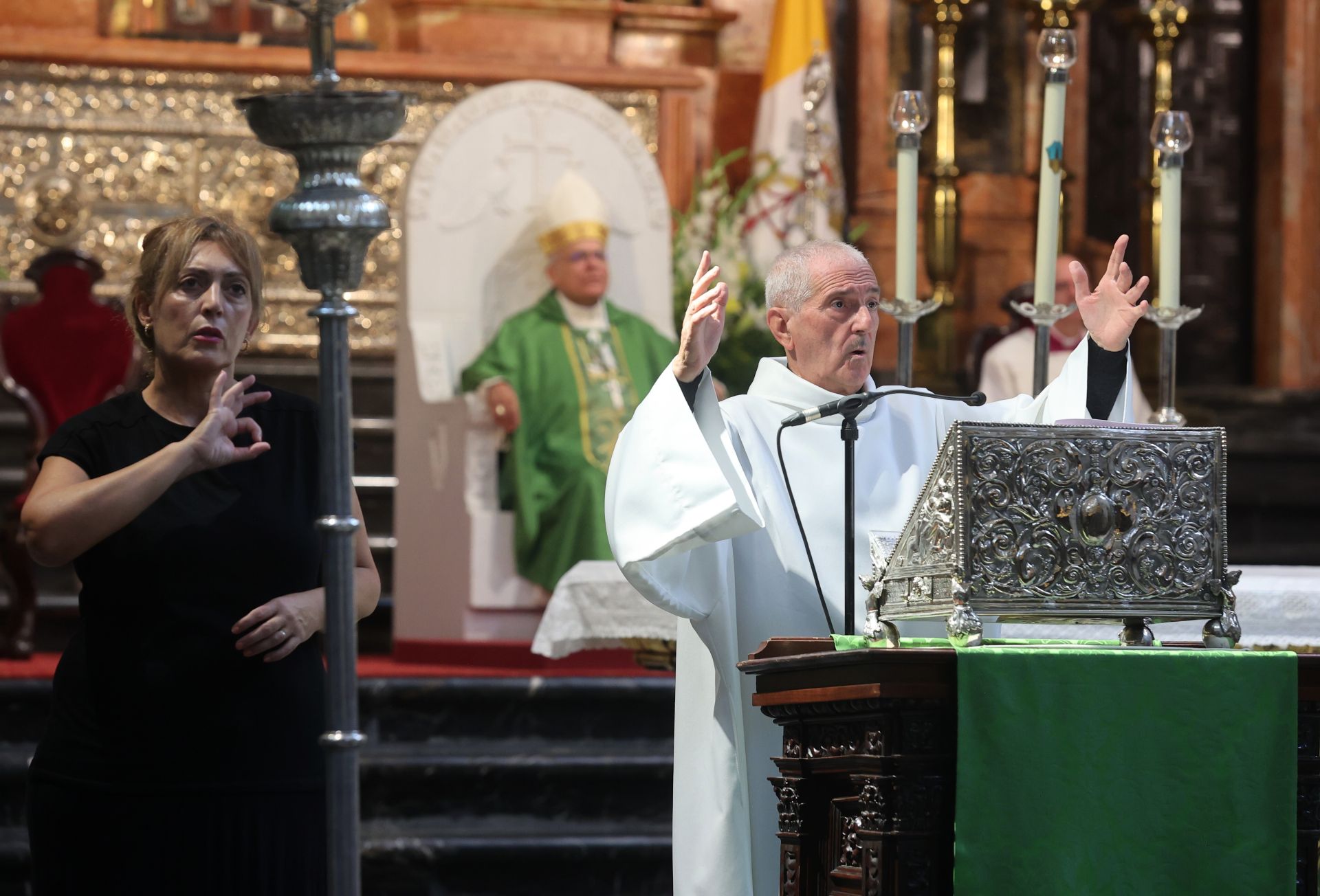 La solemne misa de acción de gracias del Dulce Nombre en la Catedral de Córdoba, en imágenes