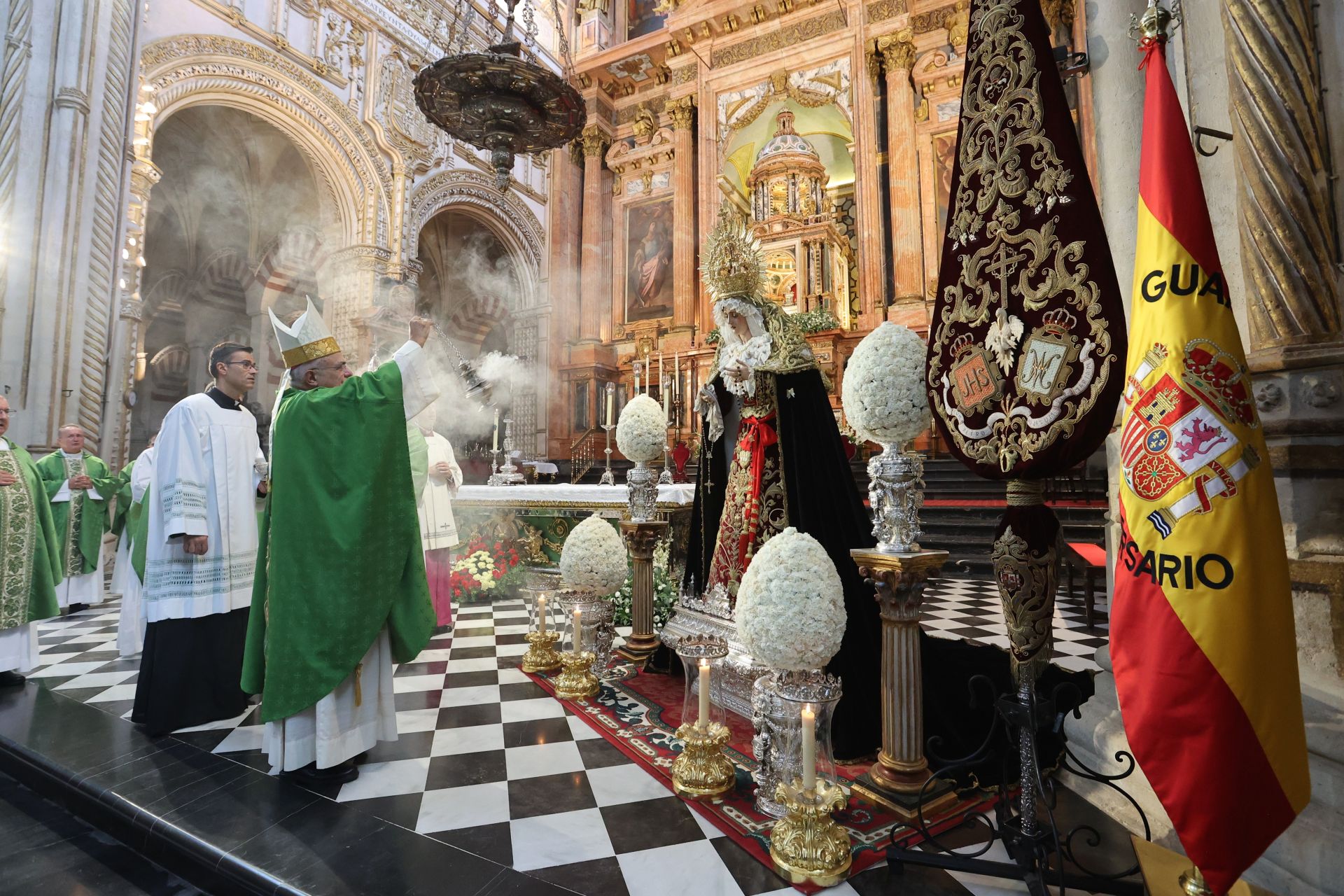 La solemne misa de acción de gracias del Dulce Nombre en la Catedral de Córdoba, en imágenes
