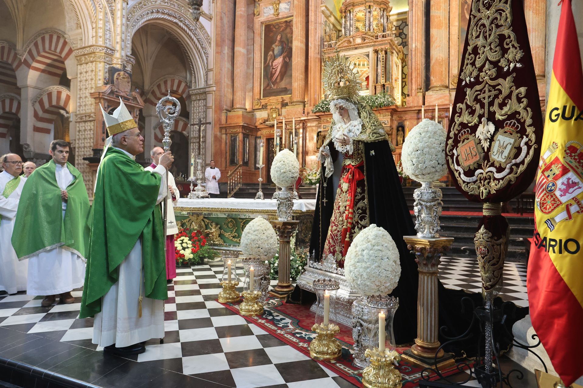La solemne misa de acción de gracias del Dulce Nombre en la Catedral de Córdoba, en imágenes