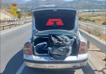 Un conductor cazado por la Guardia Civil en Granada se pone «muy nervioso» y le descubren 14 kilos de marihuana