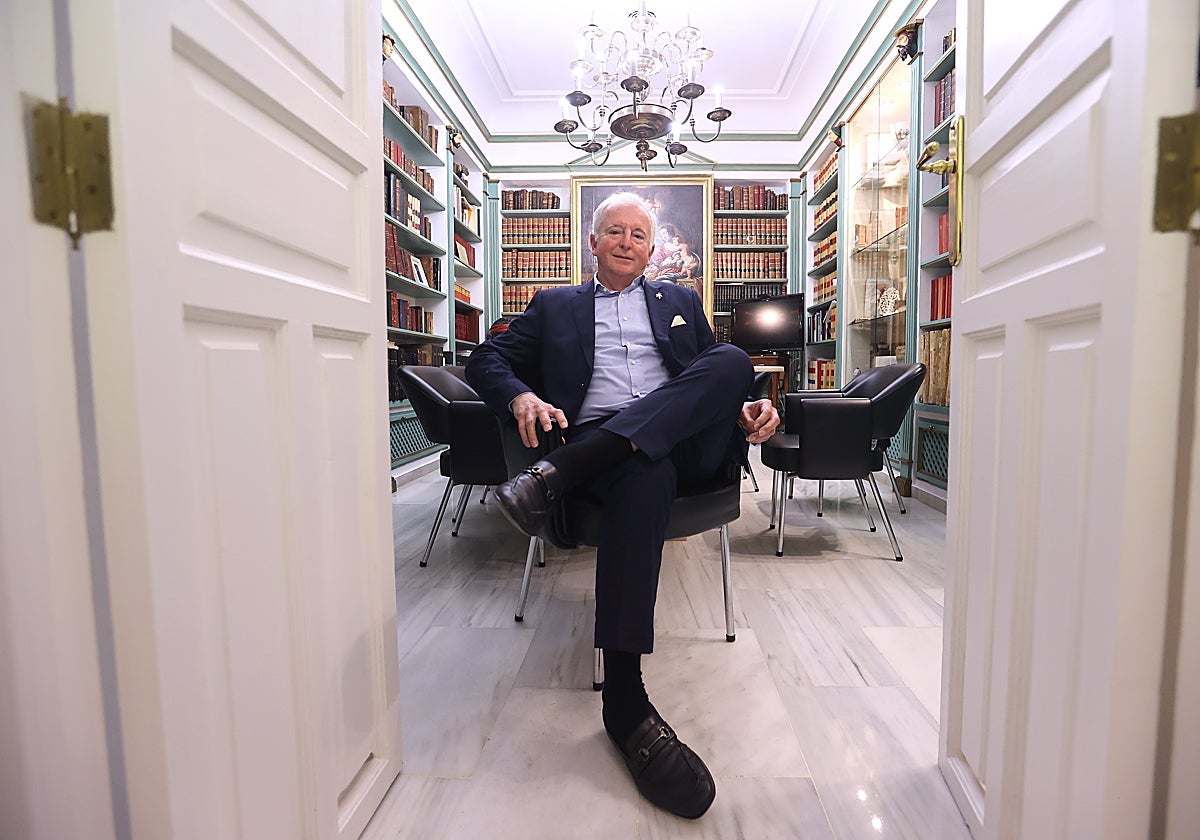 El abogado y catedrático de Derecho en su despacho de la calle Morería