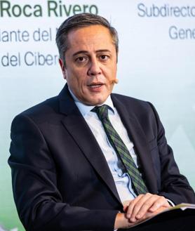 Imagen secundaria 2 - 1. Don Manuel Lobeira, CEO de Acorde, patrocinador del Foro ABC Innovación y defensa | 2. Mesa redonda sobre «Talento y nuevas generaciones: forjando el futuro de la Defensa» | 3. Don José Bayón, director general de EOI
