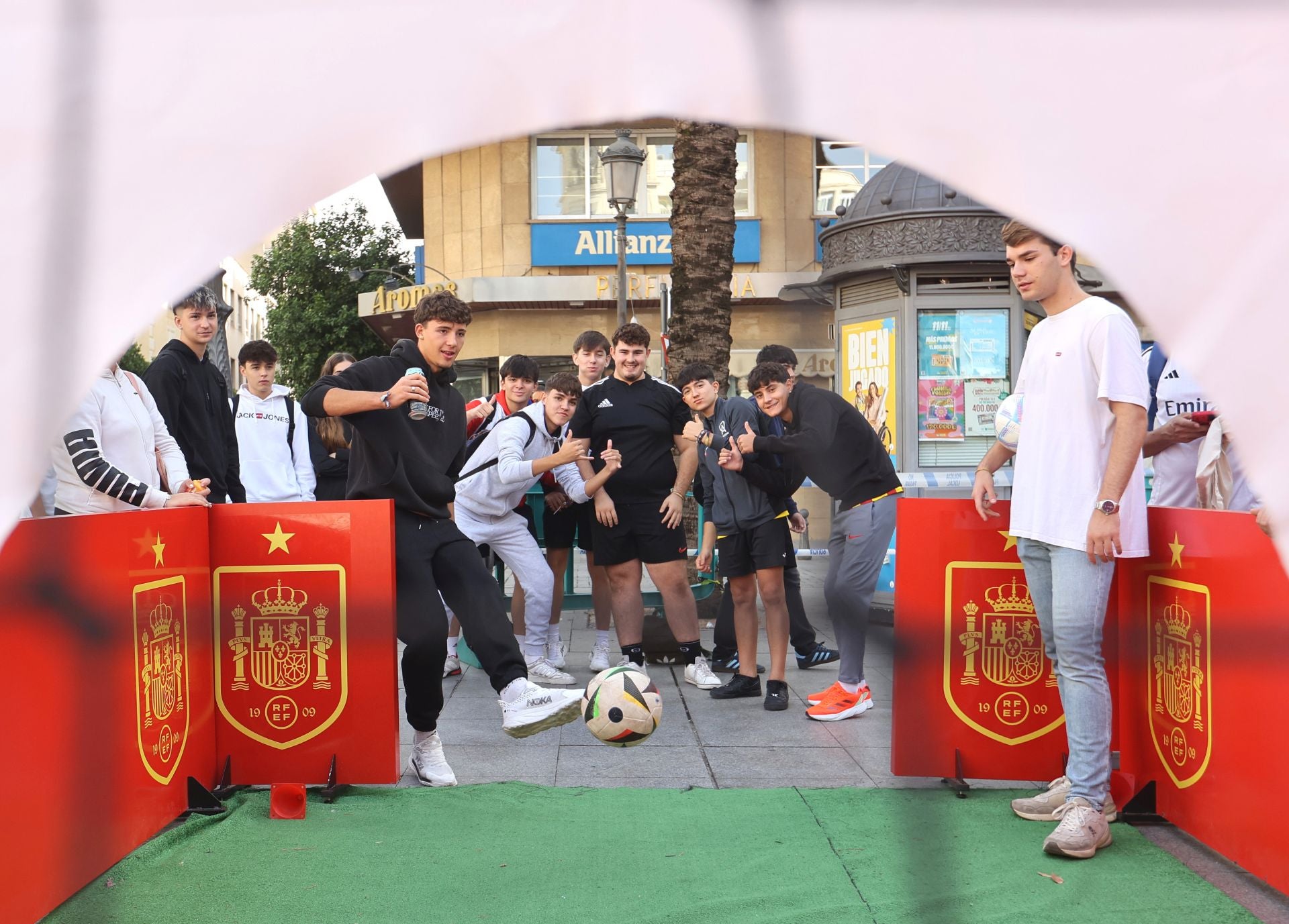 Fotos: la espectacular &#039;fan zone&#039; de la selección toma Las Tendillas