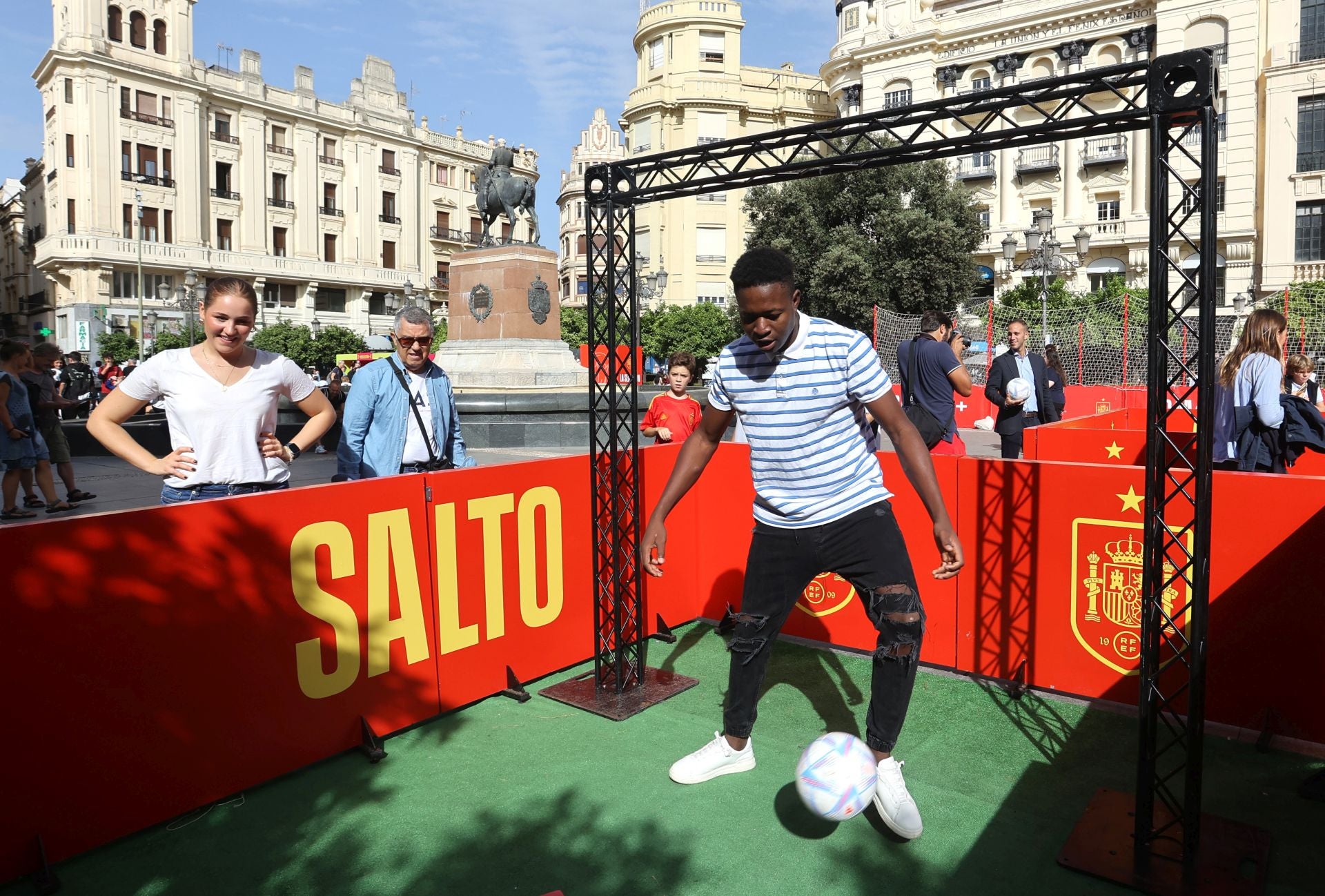 Fotos: la espectacular &#039;fan zone&#039; de la selección toma Las Tendillas