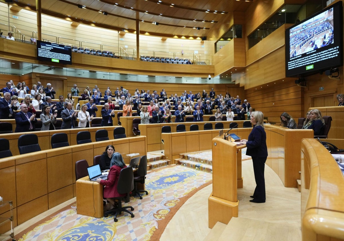 Vídeo: Mari Mar Blanco, en un momento del debate, al que no ha acudido nadie del Gobierno, ovacionada por el PP