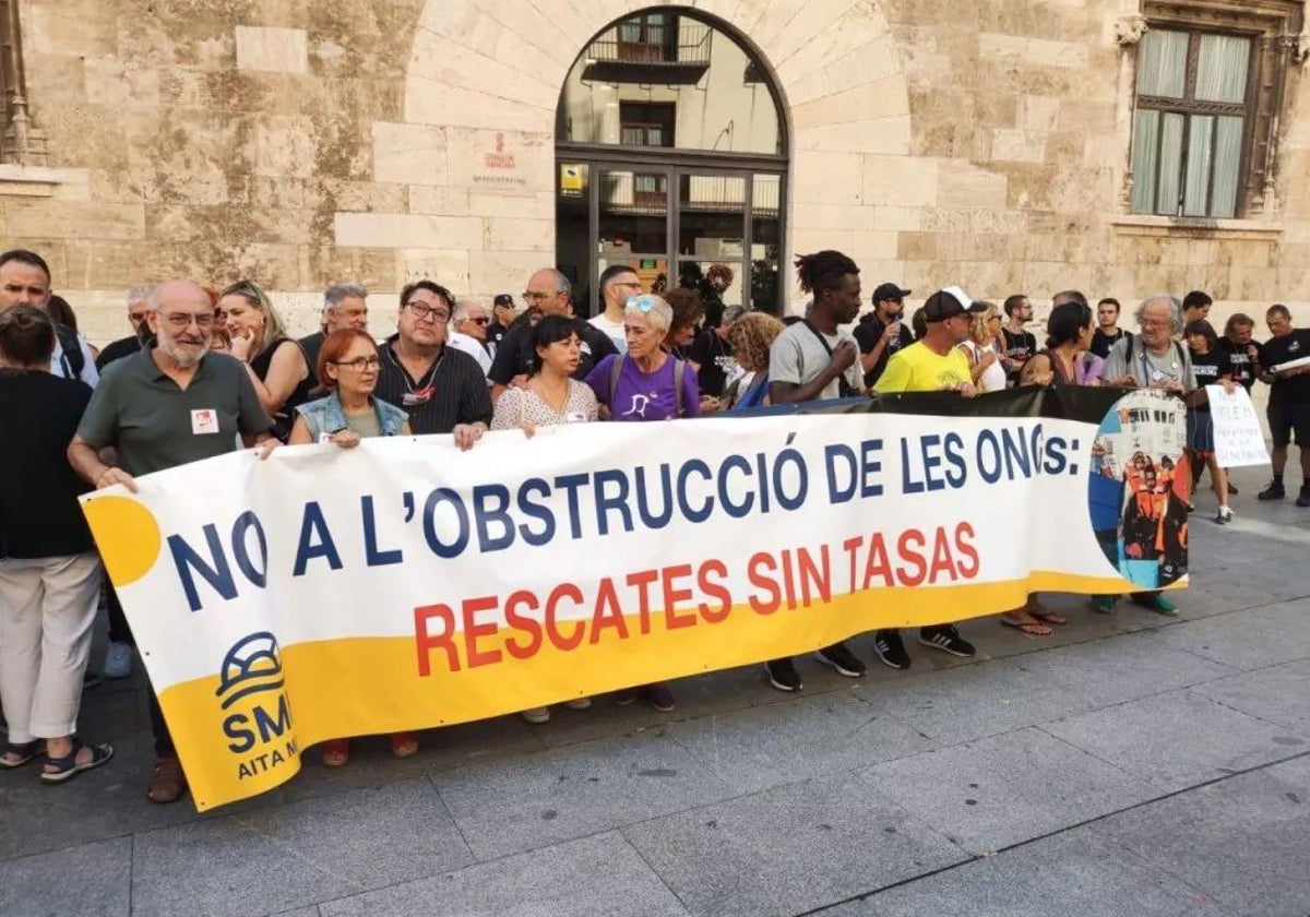 Imagen de archivo de una protesta de Salvamento Marítimo Humanitario ante el Palau de la Generalitat Valenciana