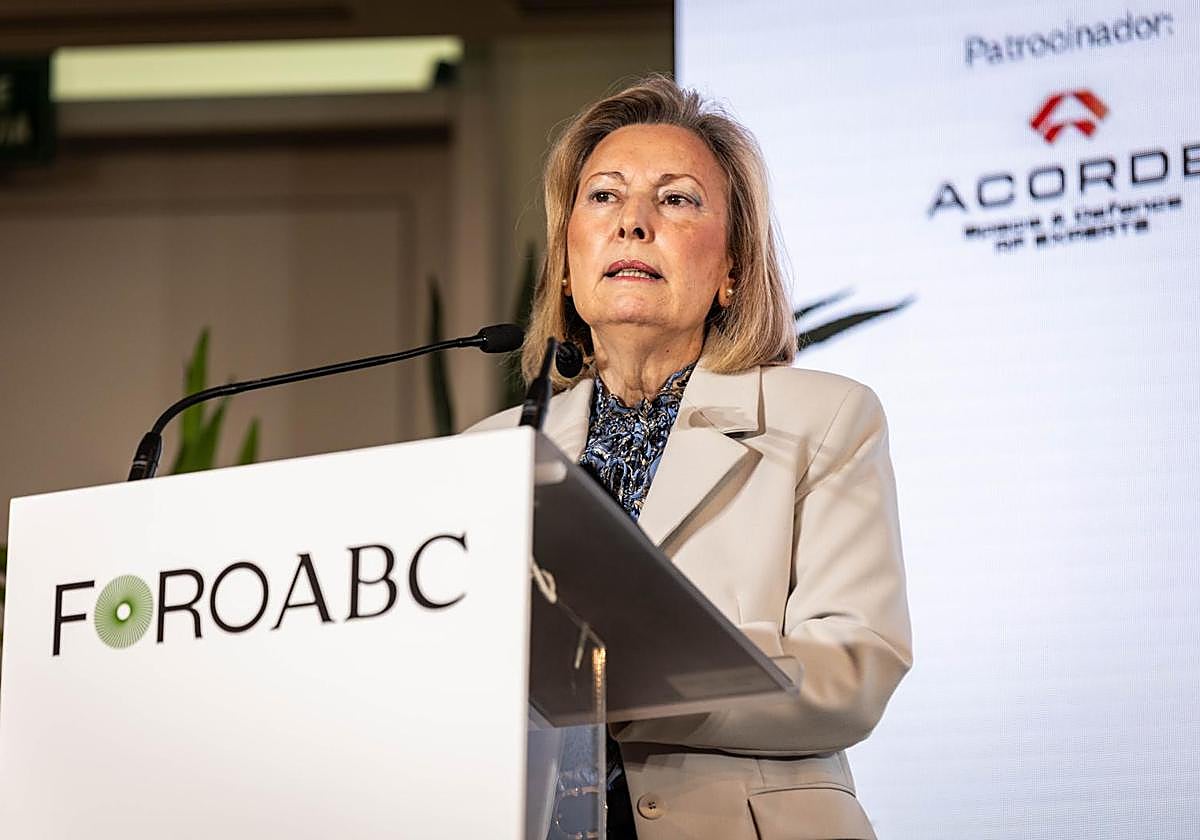 La secretaria de Estado de Defensa María Amparo Valcarce, este lunes, en la sede de Vocento