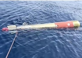 Unos pescadores encuentran un torpedo de la Armada junto a la isla de Tabarca