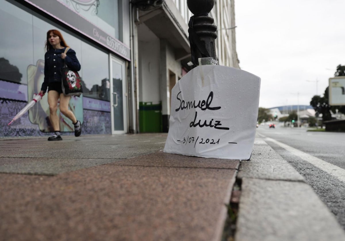 Lugar del centro de La Coruña, este martes, donde Samuel Luiz recibió la brutal paliza que acabó con su vida