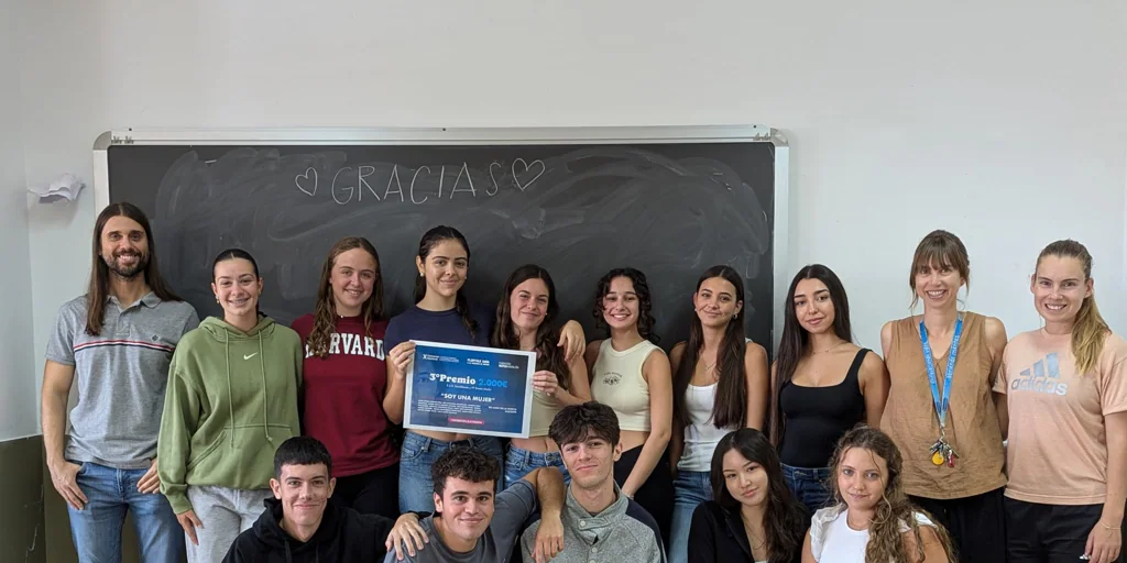 Estudiantes de Alicante ganan un premio en un concurso nacional de creatividad contra el maltrato