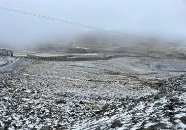 Los primeros copos caen en Sierra Nevada y eso crea esperanzas de arrancar la temporada en noviembre