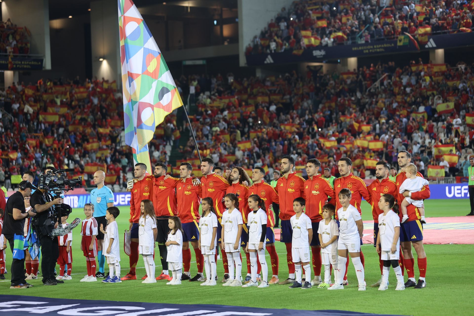 Fotos: el espectacular ambiente de El Arcángel en el España-Serbia