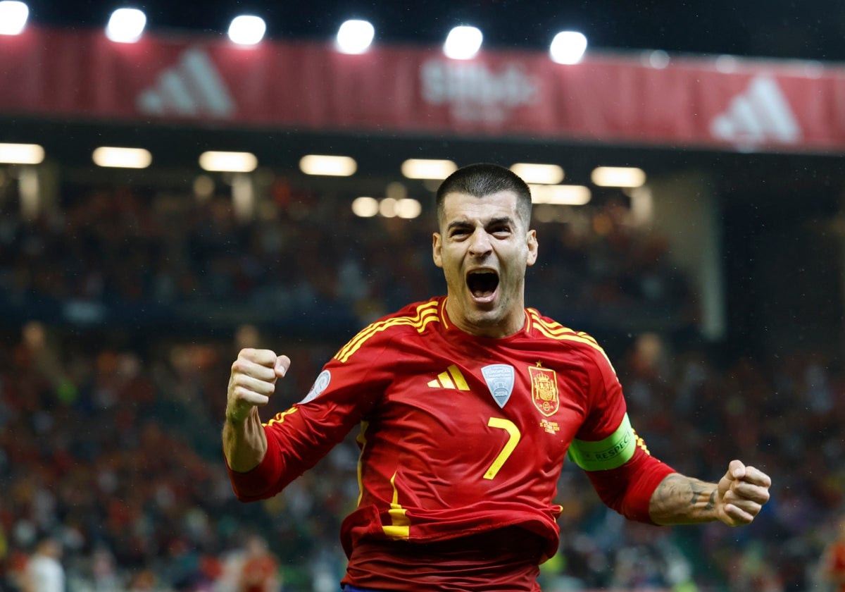 Morata celebra su gol en el España-Serbia celebrado en Córdoba