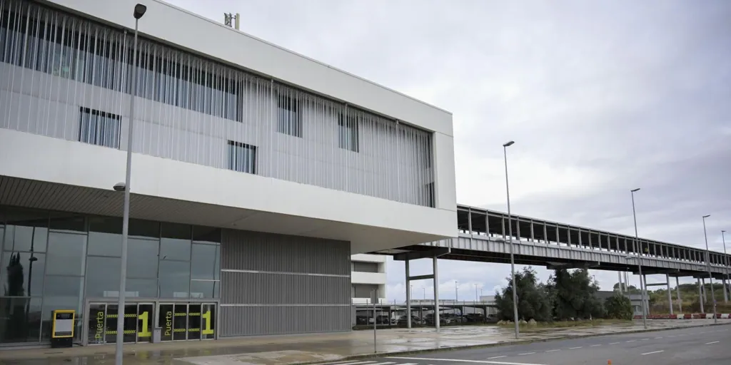 El aeropuerto de Ciudad Real, sobre los planes del Gobierno para acoger inmigrantes: «No le puedo decir nada porque no hay nada»