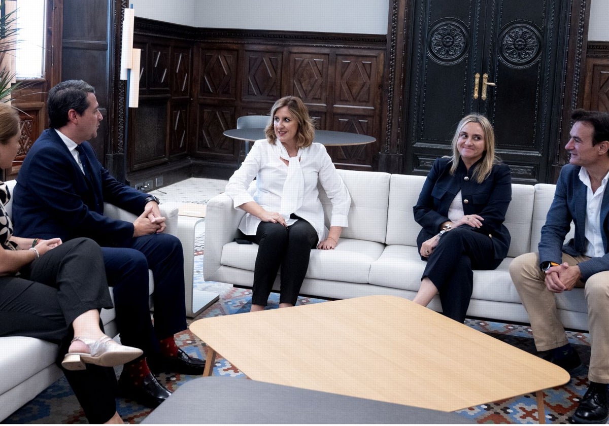 Imagen de la alcaldesa de Valencia, María José Catalá, con los primeros ediles de Granada, Córdoba y Jaén