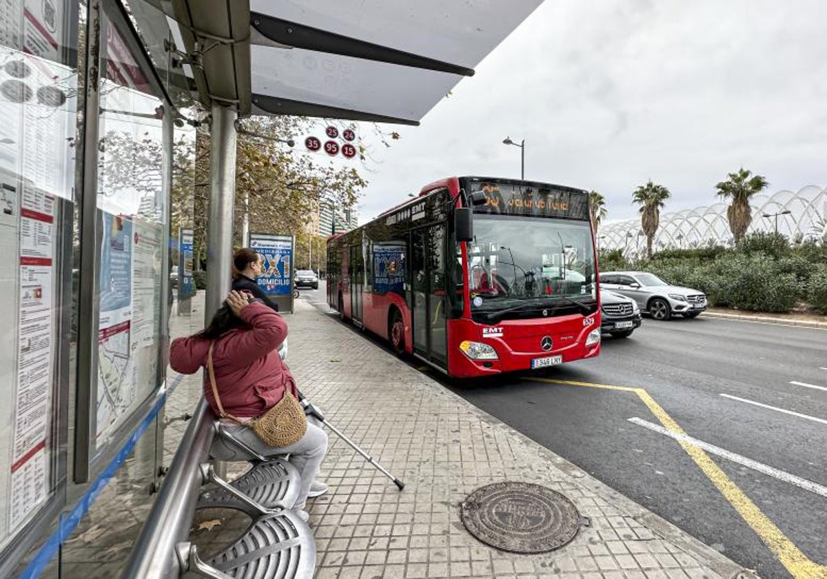 Imagen de archivo de un autobús de la EMT de Valencia