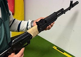 Dos menores en patinete disparan a los peatones con un fusil simulado en Castellón