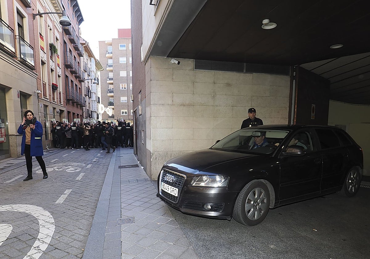 El principal sospechoso del caso Esther López, sale del juzgado después de declarar en diciembre de 2023.