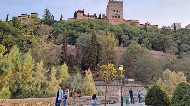 Desde la Plaza del Padre Manjón se divisa una panorámica fantástica de la Alhambra