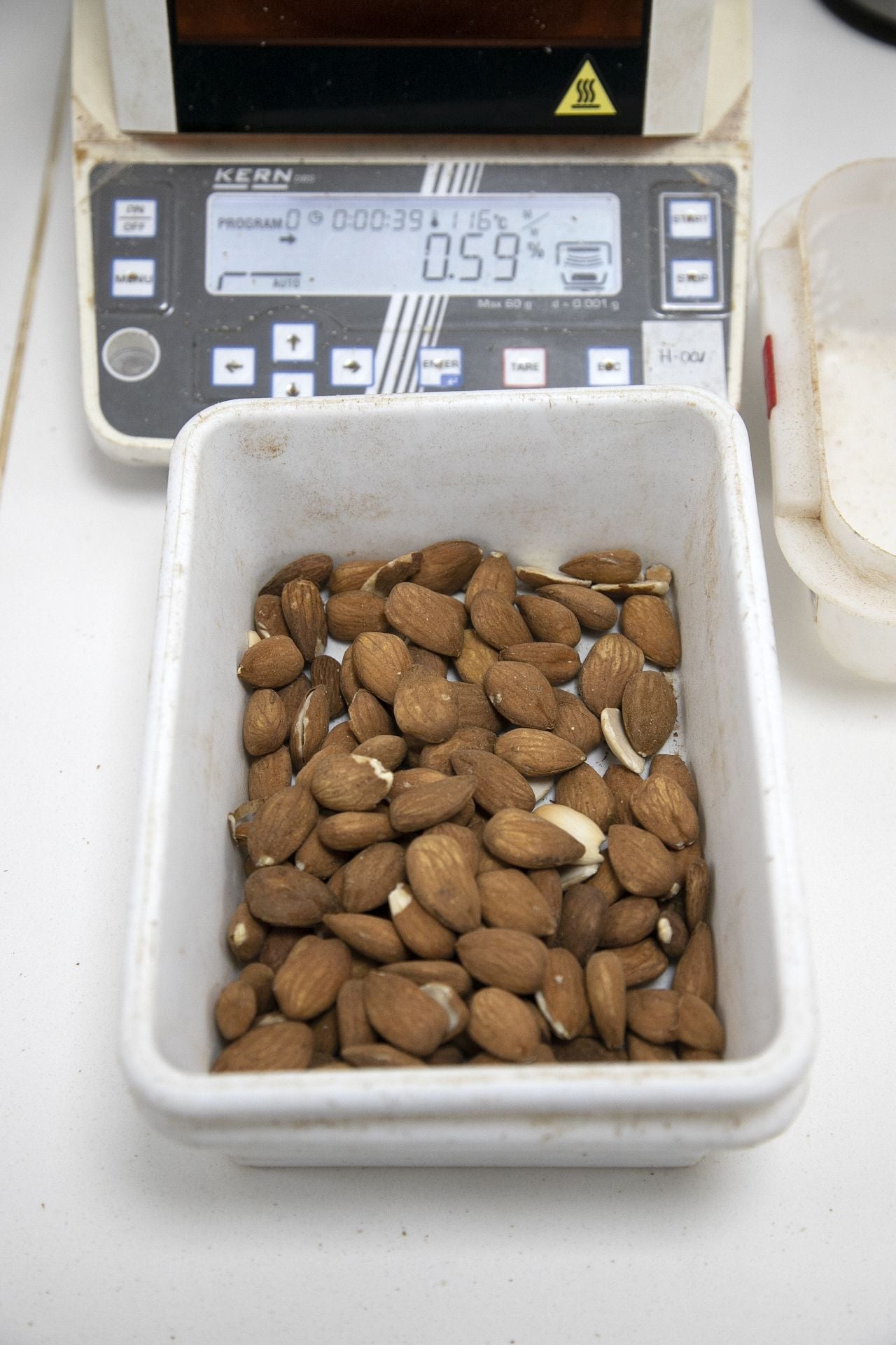 La imponente planta de almendras de Dcoop en Villarrubia, en imágenes