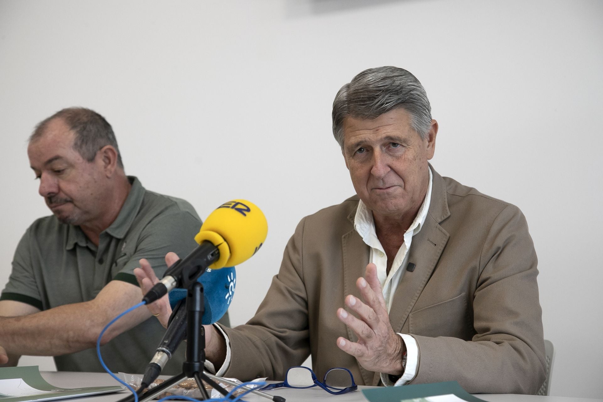 La imponente planta de almendras de Dcoop en Villarrubia, en imágenes