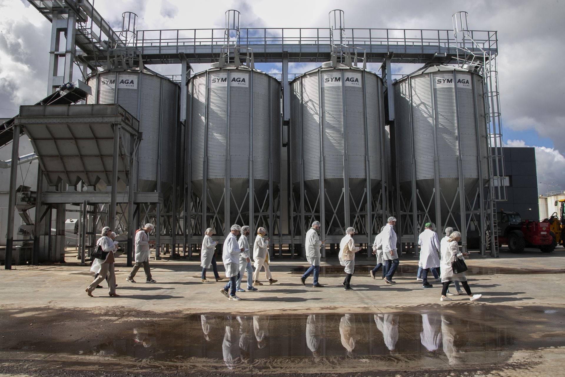 La imponente planta de almendras de Dcoop en Villarrubia, en imágenes