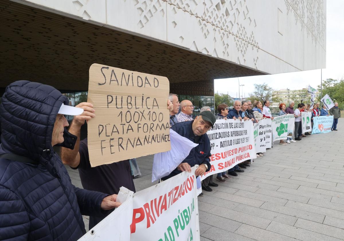 Concentración a las puertas de la Ciudad de la Justicia de Córdoba