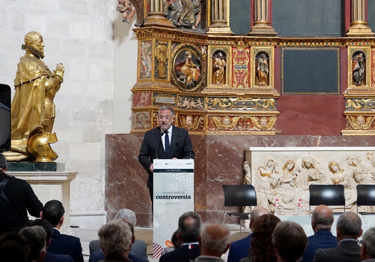 El presidente de las Cortes de Castilla y León, Carlos Pollán, inaugura la Jornada sobre 'La Controversia de Valladolid', organizada por la UEMC en colaboración con la Fundación de Castilla y León.