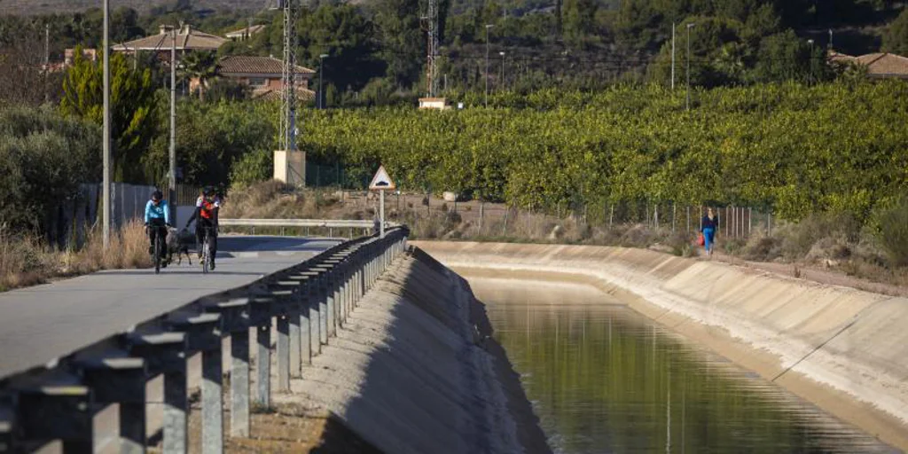 La  jugada maestra  de Page para enterrar el trasvase Tajo-Segura: exigir una reserva de agua mínima inédita en décadas