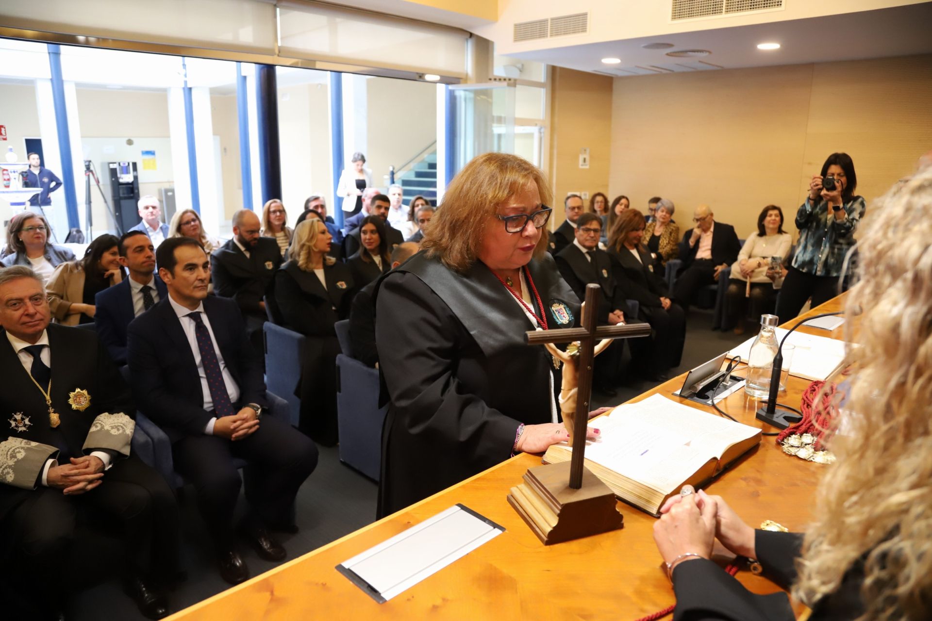 La solemne toma de posesión de José Carlos Arias como decano de los abogados de Córdoba, en imágenes