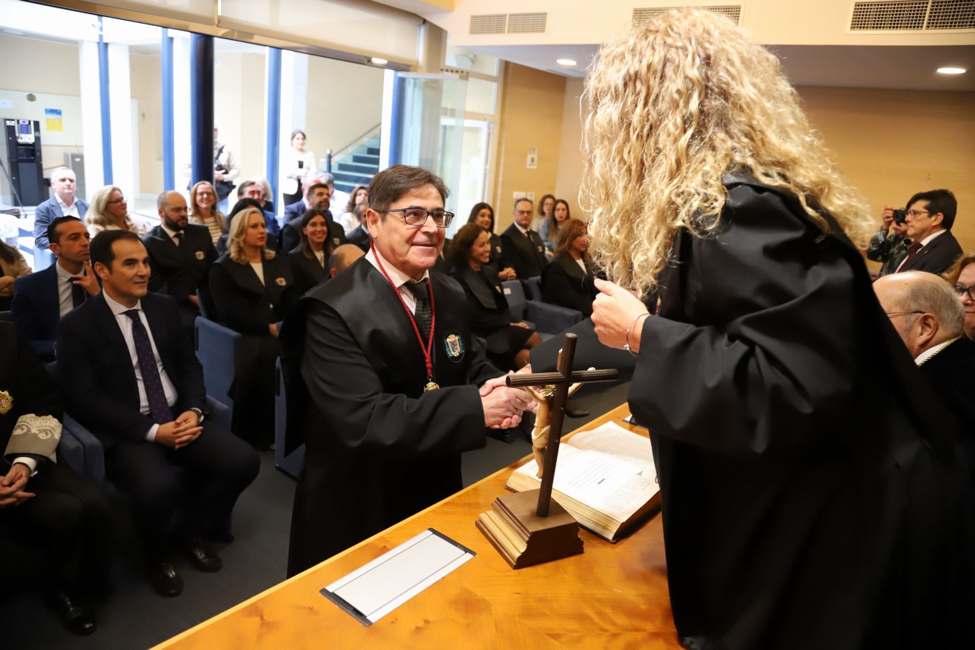 La solemne toma de posesión de José Carlos Arias como decano de los abogados de Córdoba, en imágenes