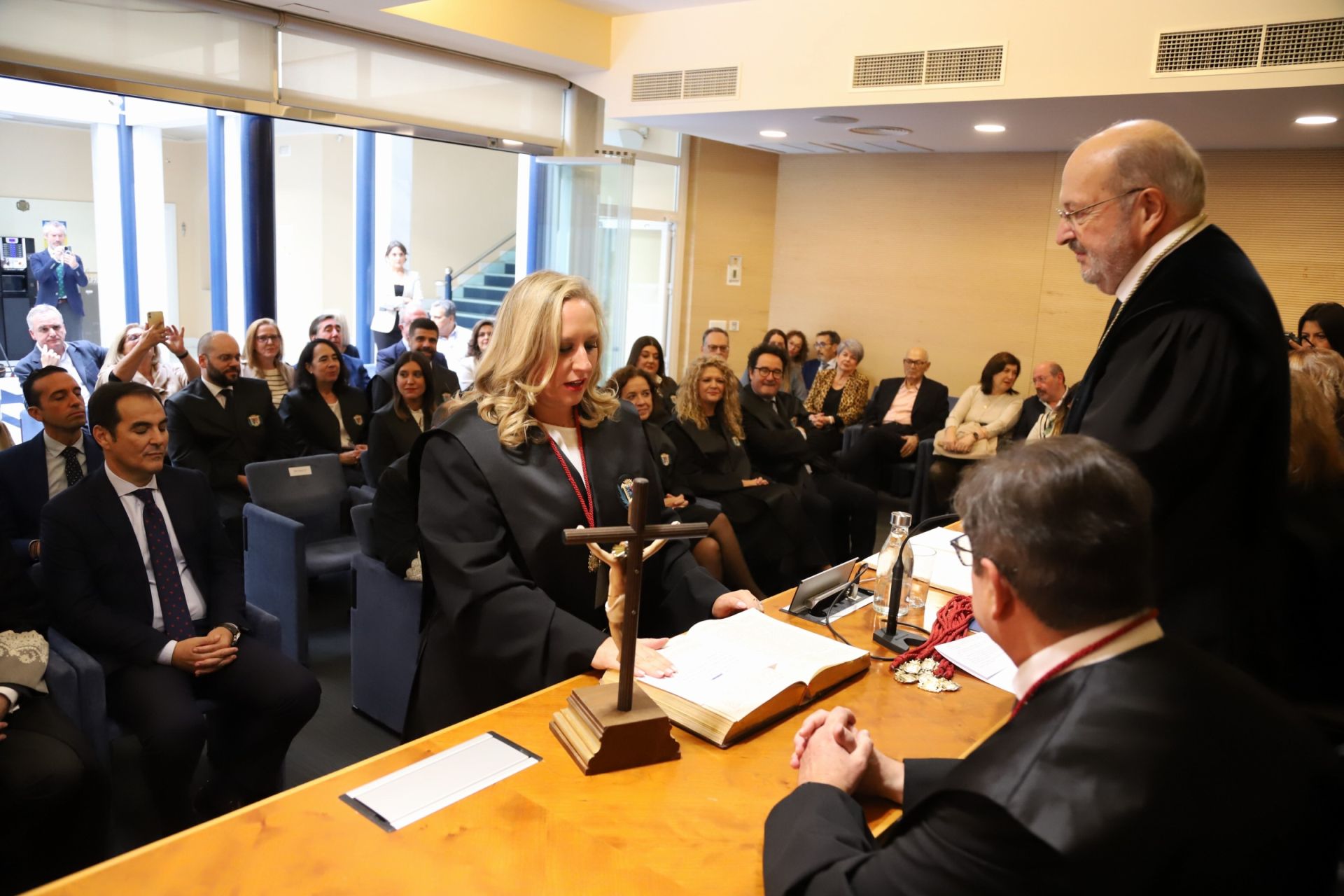La solemne toma de posesión de José Carlos Arias como decano de los abogados de Córdoba, en imágenes
