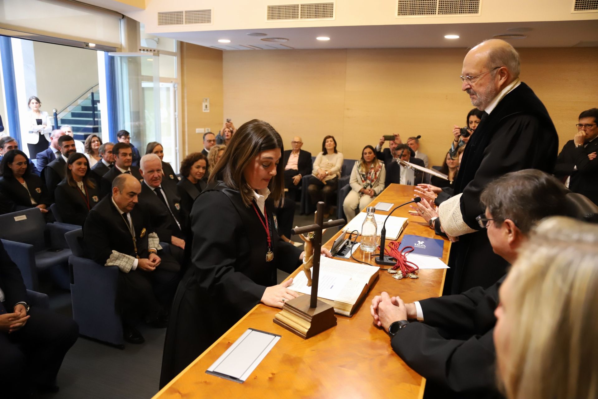 La solemne toma de posesión de José Carlos Arias como decano de los abogados de Córdoba, en imágenes