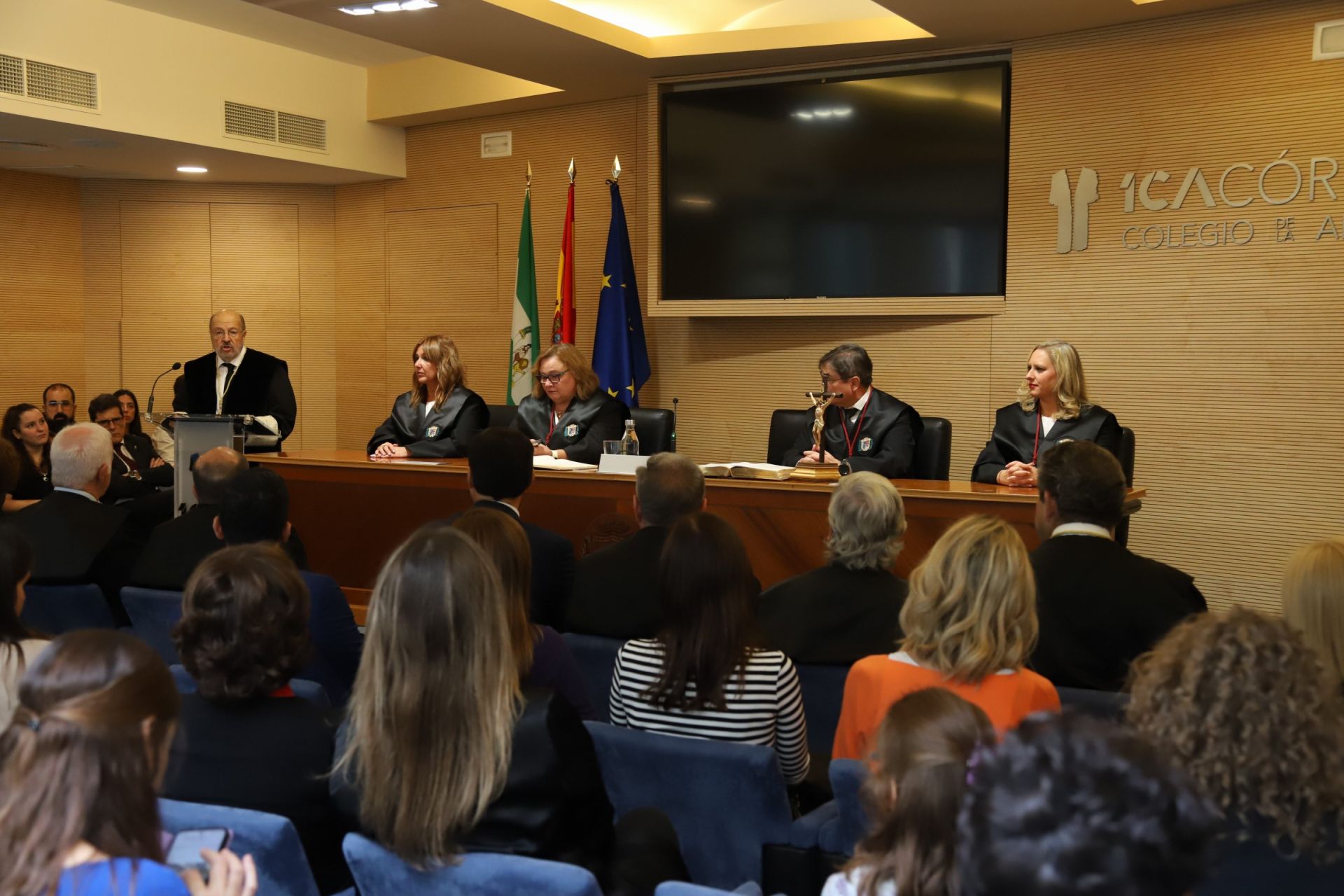 La solemne toma de posesión de José Carlos Arias como decano de los abogados de Córdoba, en imágenes