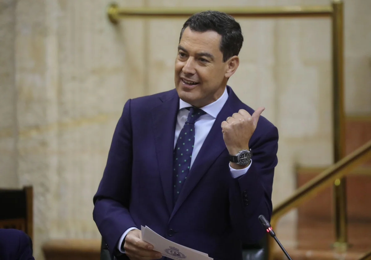 El presidente andaluz, Juanma Moreno, interviene este jueves en el Parlamento andaluz