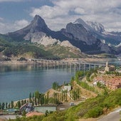 El pueblo de León que tiene unos fiordos escondidos que nada tiene que envidiar a los noruegos