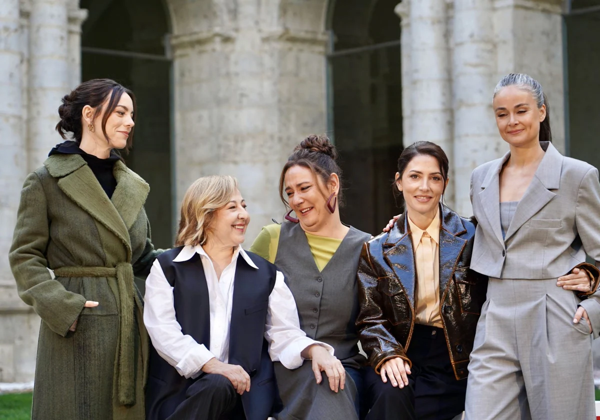 Las actrices Bárbara Lennie; Vicky Luengo, la directora Carolina África, Beatriz Grimaldos y Carmen Machi, protagonistas de la película de la Sección Oficial 'Verano en diciembre'