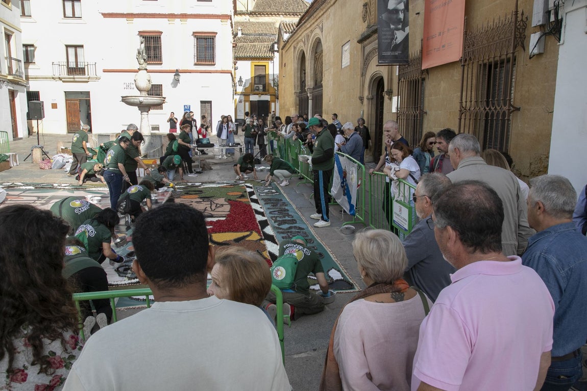 La majestuosa alfombra de flores dedicada a Julio Romero de Torres en Flora, en imágenes