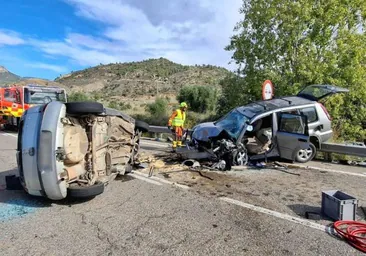 Un muerto y dos heridos tras colisionar dos coches entre los municipios valencianos de Calles y Chelva