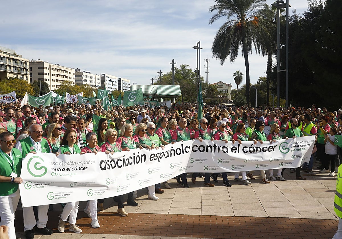 La carrera solidaria de la Asociación contra el Cáncer en Córdoba, en ...