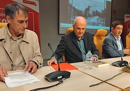 Manuel Chaves ve «nubarrones negros» para Juanma Moreno en la encuesta que le da mayoría absoluta