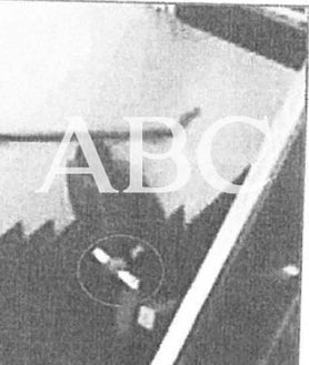 Imagen secundaria 2 - El CNI instaló cámaras ocultas en el despacho de su jefe de Contrainteligencia rusa y vio que tomaba notas del ordenador y se las llevaba. Los agentes lo seguían en salidas «sospechosas» los sábados por la mañana. En una llevaba un canuto de hojas enrolladas. 