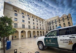 Un empresario se enfrenta a cárcel por no dar de alta en la Seguridad Social a cinco empleados y un trabajador a una multa por cobrar del paro